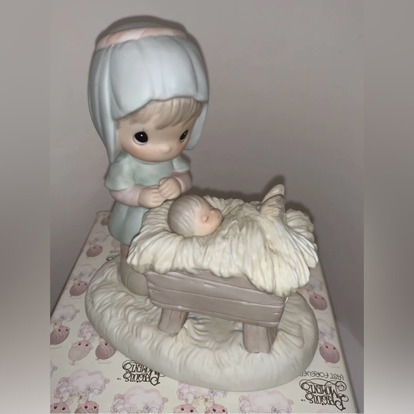 Precious Moments A Monarch is Born Figurine 1984 Rare Special Edition figurine - Picture 8 of 11